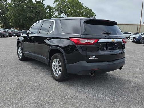 Mosaic Black Metallic 2019 Chevrolet Traverse LS