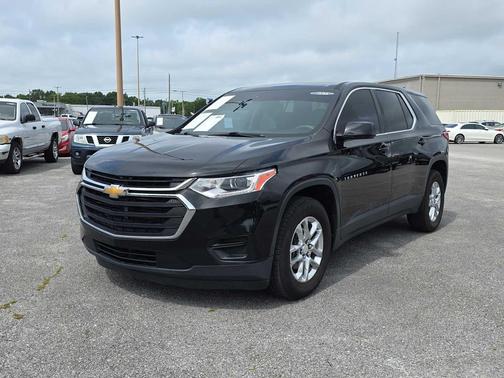 Mosaic Black Metallic 2019 Chevrolet Traverse LS