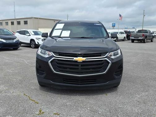 Mosaic Black Metallic 2019 Chevrolet Traverse LS