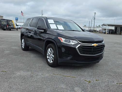 Mosaic Black Metallic 2019 Chevrolet Traverse LS