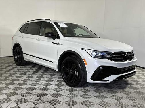 2024 Volkswagen Tiguan 2.0T SE R-Line Black