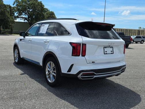 Glacial White Pearl 2023 Kia Sorento SX