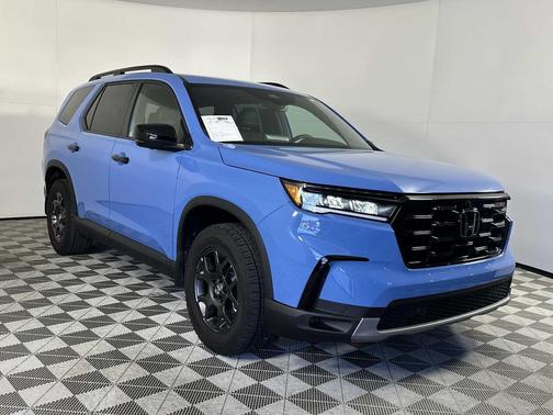 Diffused Sky Pearl 2025 Honda Pilot TrailSport