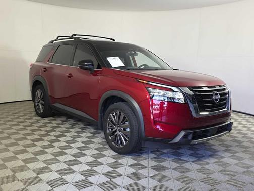 2023 Nissan Pathfinder SL FWD