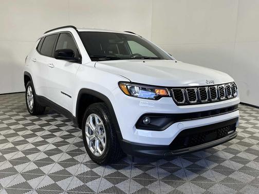 Bright White Clearcoat 2024 Jeep Compass Latitude