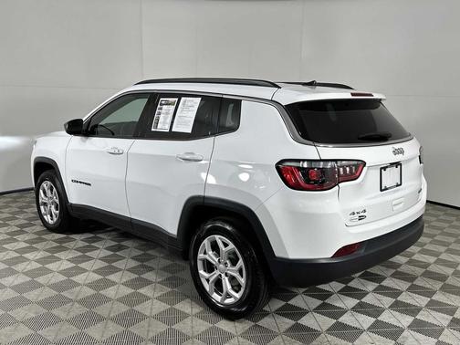 Bright White Clearcoat 2024 Jeep Compass Latitude