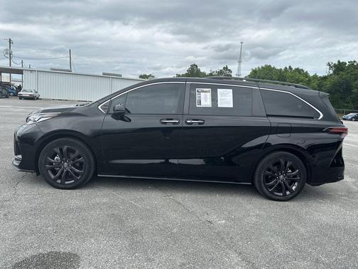 Midnight Black Metallic 2022 Toyota Sienna XSE 7 Passenger