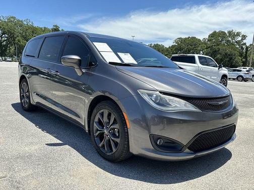 Granite Crystal Metallic Clearcoat 2019 Chrysler Pacifica Touring Plus