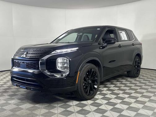 2022 Mitsubishi Outlander Black Edition 2WD