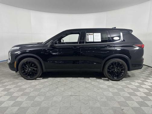 2022 Mitsubishi Outlander Black Edition 2WD