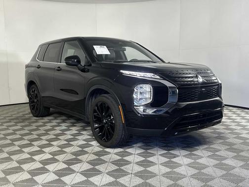 2022 Mitsubishi Outlander Black Edition 2WD