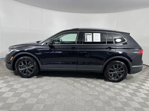 Deep Black Pearl 2024 Volkswagen Tiguan 2.0T SE 4MOTION