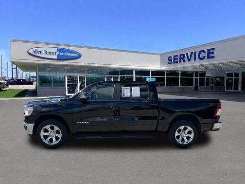 Diamond Black Crystal Pearlcoat 2021 RAM 1500 Big Horn/Lone Star