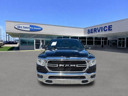 Diamond Black Crystal Pearlcoat 2021 RAM 1500 Big Horn/Lone Star