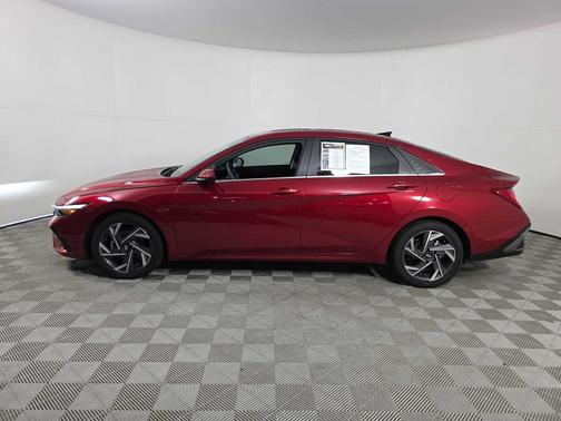 2025 Hyundai ELANTRA SEL