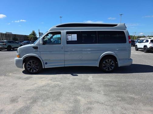 2023 GMC Savana 2500 Work Van