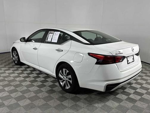 Glacier White 2024 Nissan Altima S FWD