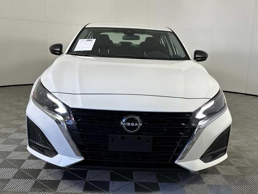 Glacier White 2024 Nissan Altima S FWD