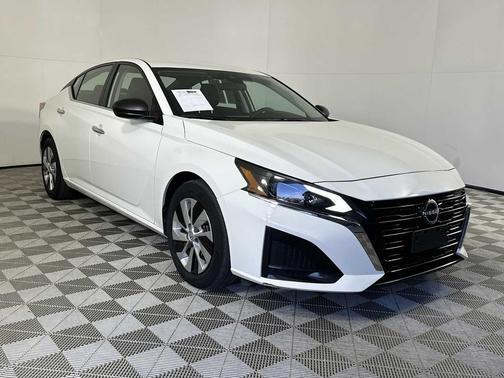 Glacier White 2024 Nissan Altima S FWD