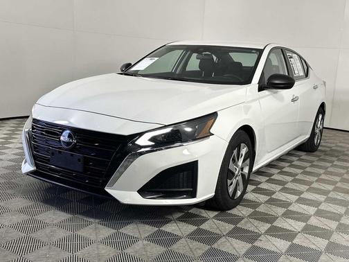 Glacier White 2024 Nissan Altima S FWD