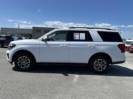 Oxford White 2024 Ford Expedition XLT