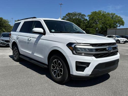 Oxford White 2024 Ford Expedition XLT