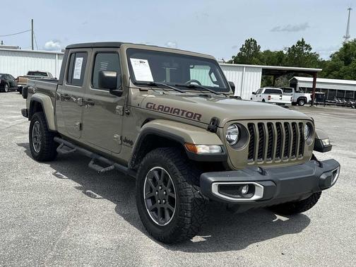 Gator Clearcoat 2020 Jeep Gladiator Altitude 4x4