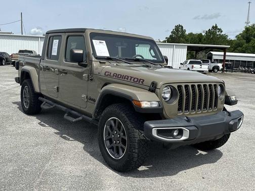 Gator Clearcoat 2020 Jeep Gladiator Altitude 4x4