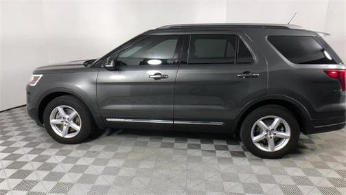 Magnetic Metallic 2018 Ford Explorer XLT