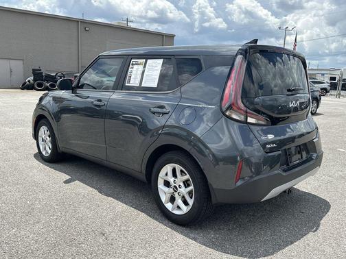 Gravity Gray 2024 Kia Soul LX