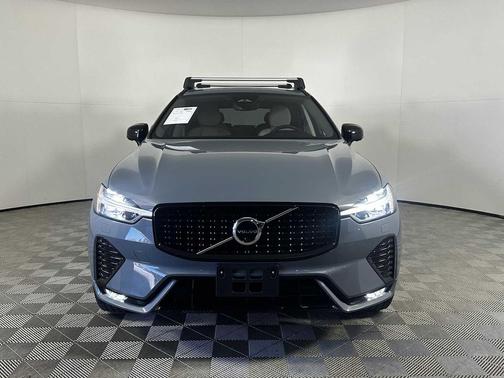 2023 Volvo XC60 B5 Plus Dark Theme
