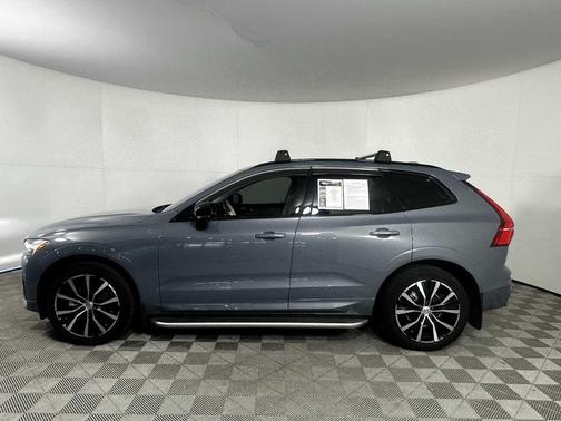 2023 Volvo XC60 B5 Plus Dark Theme