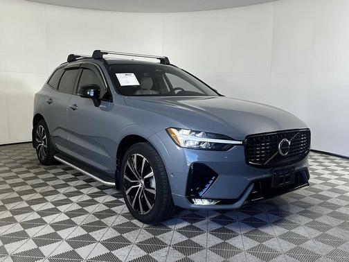 2023 Volvo XC60 B5 Plus Dark Theme