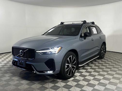 2023 Volvo XC60 B5 Plus Dark Theme