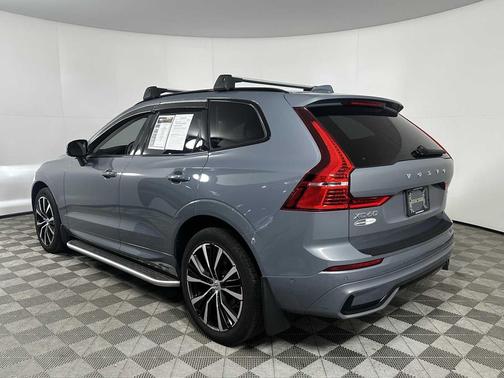 2023 Volvo XC60 B5 Plus Dark Theme