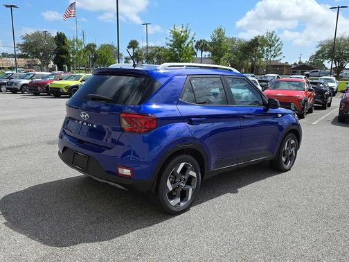 2025 Hyundai VENUE SEL