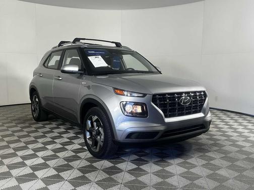2024 Hyundai VENUE SEL