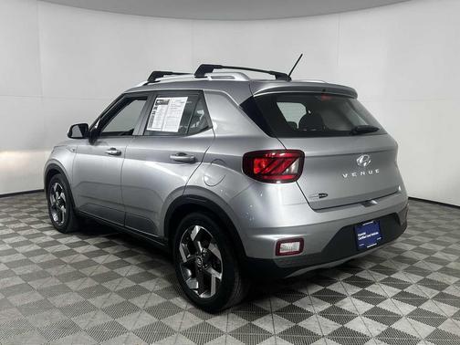 2024 Hyundai VENUE SEL