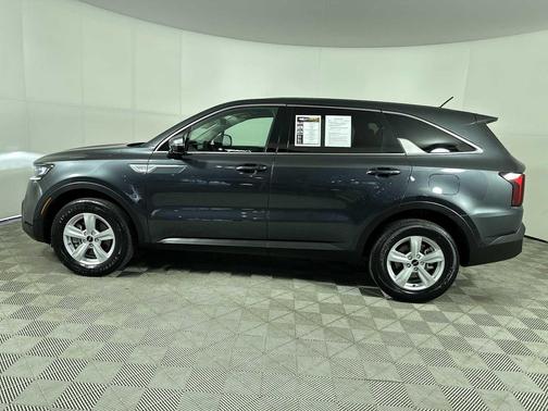 Gravity Grey 2022 Kia Sorento LX