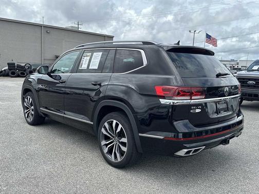 Deep Black Pearl 2022 Volkswagen Atlas 3.6L SEL Premium