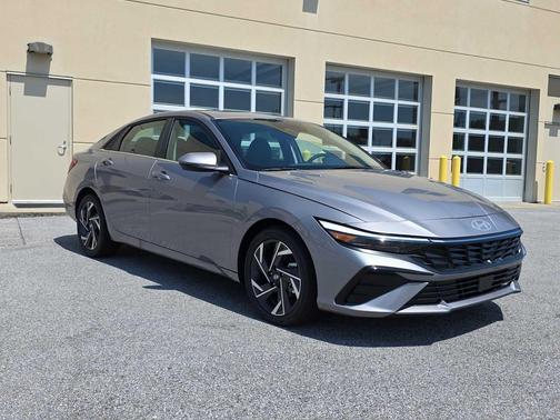 2025 Hyundai ELANTRA Limited