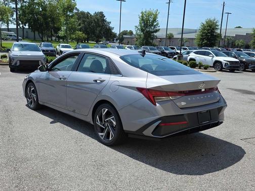2025 Hyundai ELANTRA Limited