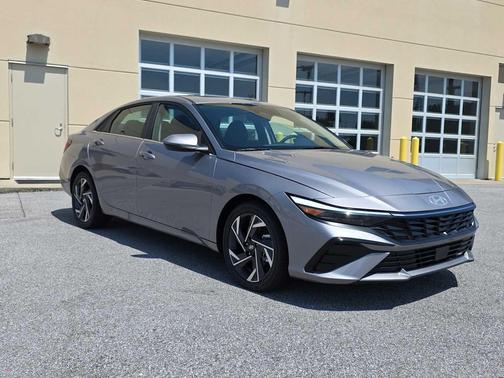 2025 Hyundai ELANTRA Limited