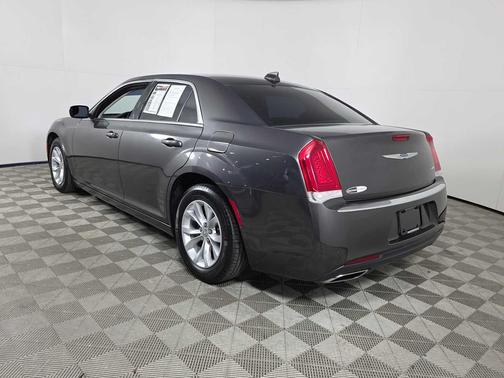 2023 Chrysler 300 Touring