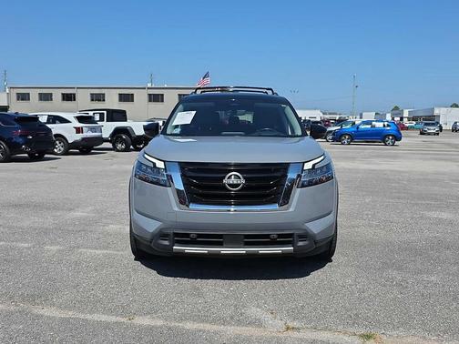 2023 Nissan Pathfinder Platinum FWD