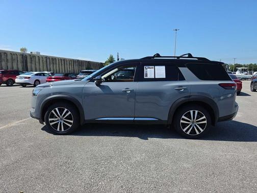 2023 Nissan Pathfinder Platinum FWD