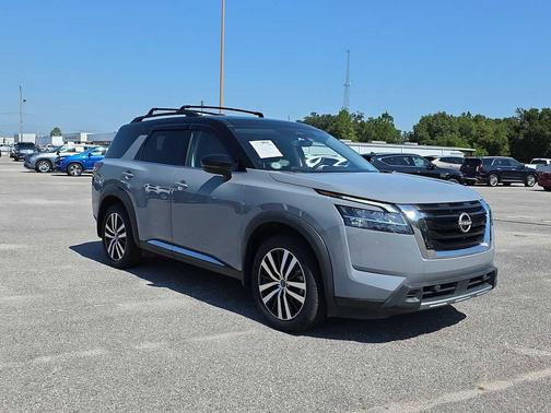 2023 Nissan Pathfinder Platinum FWD