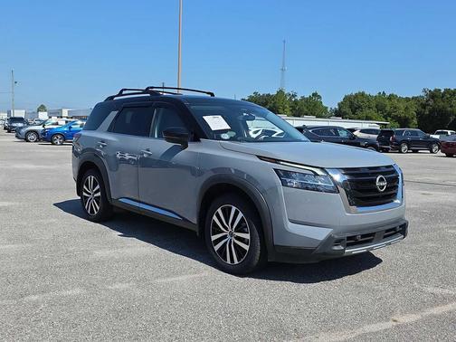 2023 Nissan Pathfinder Platinum FWD