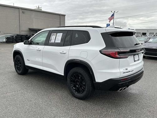 Summit White 2025 GMC Acadia AWD AT4