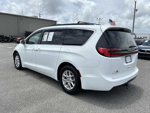Bright White Clearcoat 2022 Chrysler Pacifica Touring L